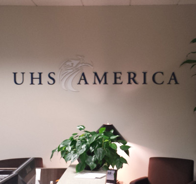 UHS America Santa Ana: Lobby Sign by Focal Point Costa Mesa